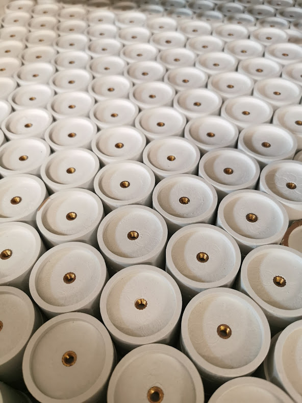 Usinage plus pose d’inserts sur pièces en komadur